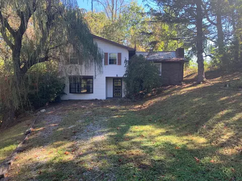 60 Grover Whitehead Rd, Whitley City, KY 42653