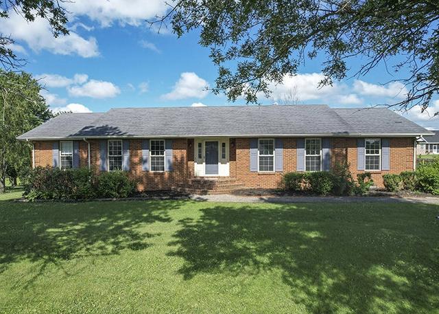923 Meadow Ln, Harrodsburg, KY 40330