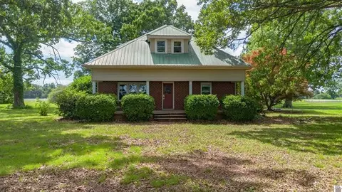 893 Peach Orchard Rd, Murray, KY 42071