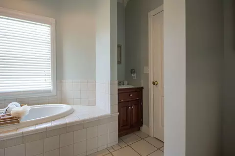 Bath - 320 Alice Roy Rd, Windsor, KY 42565 photo 9 of 13