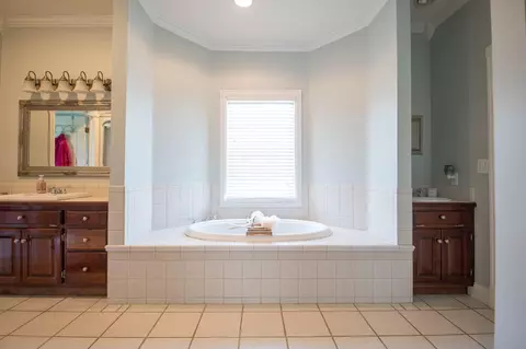 Bath - 320 Alice Roy Rd, Windsor, KY 42565 photo 6 of 13