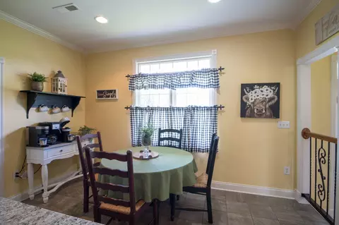 Dining - 320 Alice Roy Rd, Windsor, KY 42565 photo 2 of 6