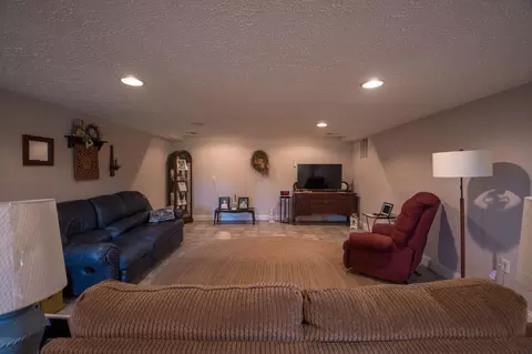Living - 320 Alice Roy Rd, Windsor, KY 42565 photo 2 of 3