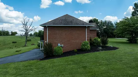 Exterior - 320 Alice Roy Rd, Windsor, KY 42565 photo 8 of 39