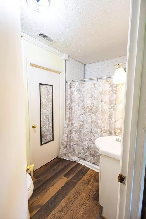 Bath - 9940 Cranston Rd, Morehead, KY 40351 photo 1 of 4
