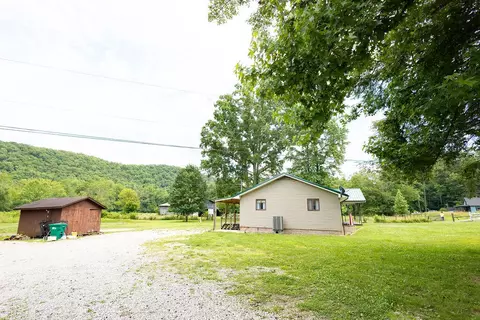 Exterior - 9940 Cranston Rd, Morehead, KY 40351 photo 4 of 6