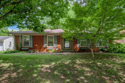 3418 Greentree Rd, Lexington, KY 40517