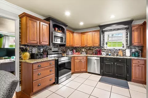 Kitchen - 2684 Bee Creek Rd, Corbin, KY 40701 photo 1 of 2