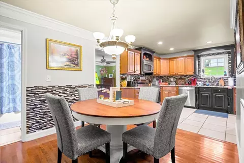 Dining - 2684 Bee Creek Rd, Corbin, KY 40701 photo 1 of 1