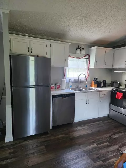 Kitchen - 33 Tanglewood Dr, Burnside, KY 42519 photo 1 of 4