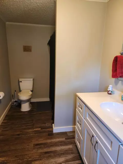 Bath - 33 Tanglewood Dr, Burnside, KY 42519 photo 2 of 4