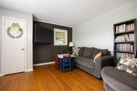 Living - 758 N Main St, Stanton, KY 40380 photo 4 of 10