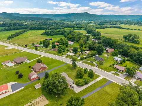 View/Area - 758 N Main St, Stanton, KY 40380 photo 3 of 10