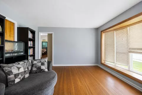 Living - 758 N Main St, Stanton, KY 40380 photo 6 of 10