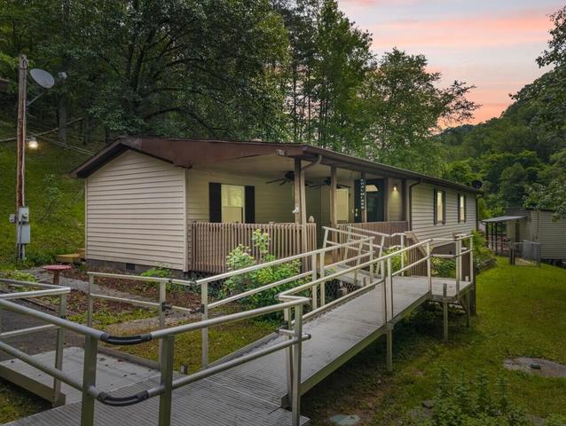 210 Right Fork Of Cowpen Rd, Pikeville, KY 41501