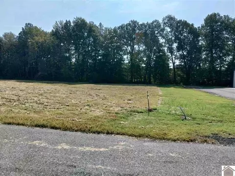 4470 Lance Walton Rd, Paducah, KY 42001