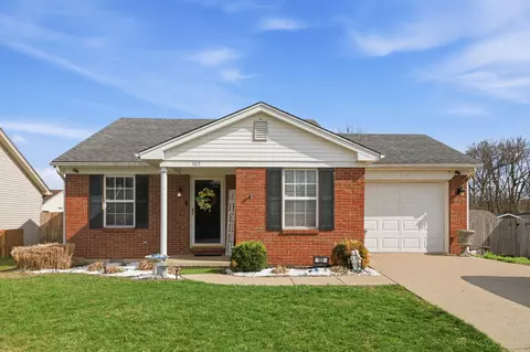 105 Charmac Rd, Versailles, KY 40383