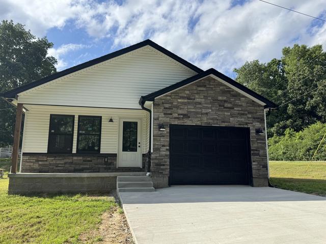 296 Hillview Dr, Cadiz, KY 42211