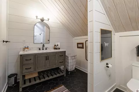 Bath - 811 Olive St, Murray, KY 42071 photo 6 of 6