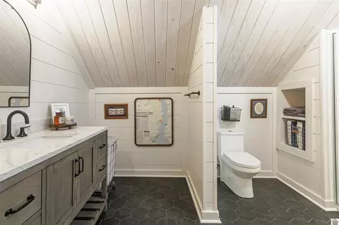 Bath - 811 Olive St, Murray, KY 42071 photo 3 of 6