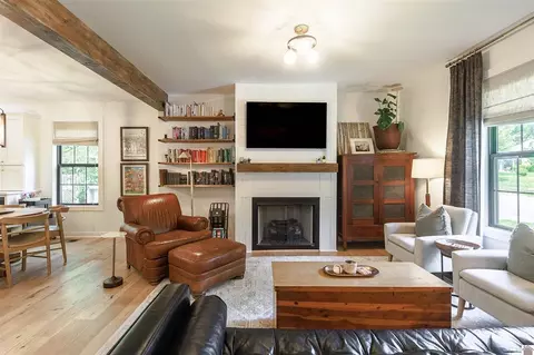 Living - 811 Olive St, Murray, KY 42071 photo 1 of 4