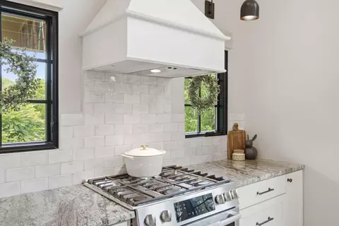Kitchen - 189 Red Gate Rd, Lancaster, KY 40444 photo 7 of 9