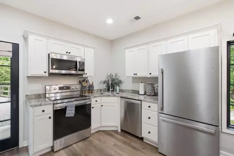 Kitchen - 189 Red Gate Rd, Lancaster, KY 40444 photo 8 of 9