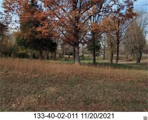 211 Stiles Rd, Paducah, KY 42003