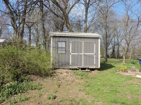 Exterior - 205 E 15th St, Benton, KY 42025 photo 1 of 2