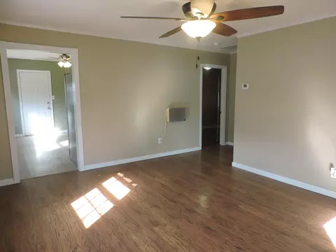Living - 205 E 15th St, Benton, KY 42025 photo 2 of 2