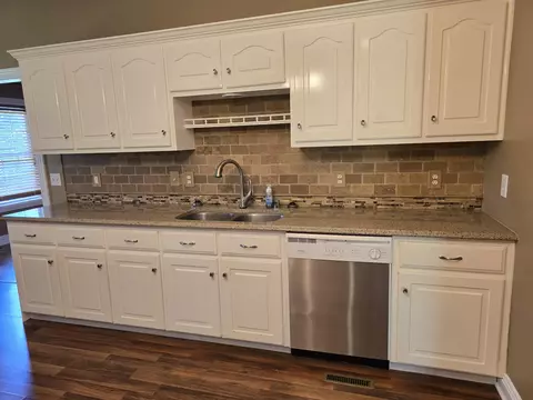 Kitchen - 709 Hackney Ct, Richmond, KY 40475 photo 4 of 4
