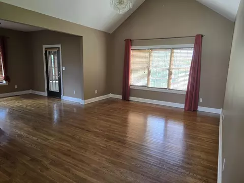 Living - 709 Hackney Ct, Richmond, KY 40475 photo 1 of 4