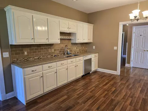 Kitchen - 709 Hackney Ct, Richmond, KY 40475 photo 2 of 4