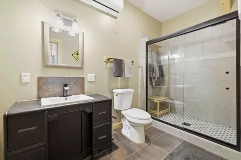 Bath - 22 Deercrest Ln, Murray, KY 42071 photo 1 of 2