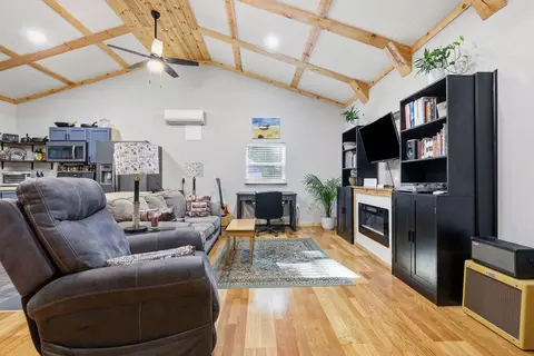 Living - 22 Deercrest Ln, Murray, KY 42071 photo 1 of 2