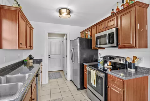 Kitchen - 124 Bryants Trl, Berea, KY 40403 photo 4 of 4