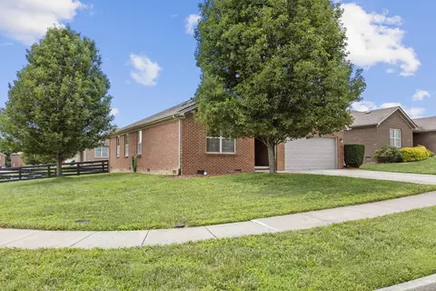 Exterior - 124 Bryants Trl, Berea, KY 40403 photo 2 of 10
