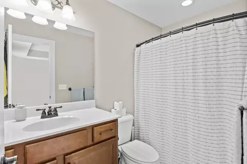 Bath - 124 Bryants Trl, Berea, KY 40403 photo 1 of 2
