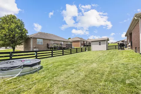 Exterior - 124 Bryants Trl, Berea, KY 40403 photo 8 of 10