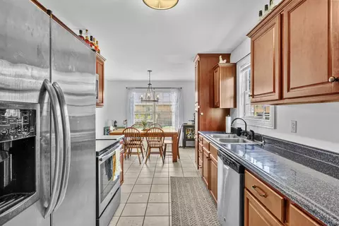 Kitchen - 124 Bryants Trl, Berea, KY 40403 photo 2 of 4
