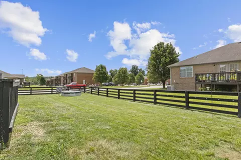 Exterior - 124 Bryants Trl, Berea, KY 40403 photo 7 of 10