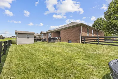 Exterior - 124 Bryants Trl, Berea, KY 40403 photo 9 of 10
