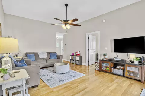 Living - 124 Bryants Trl, Berea, KY 40403 photo 1 of 1