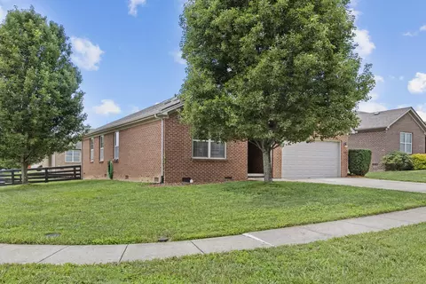 Exterior - 124 Bryants Trl, Berea, KY 40403 photo 3 of 10