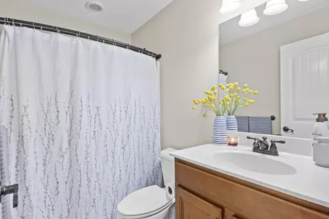Bath - 124 Bryants Trl, Berea, KY 40403 photo 2 of 2