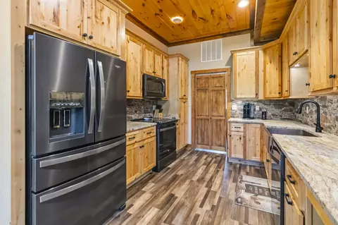 Kitchen - 483 Kimber Dr, Nancy, KY 42544 photo 2 of 5