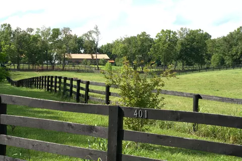 401 Cane Ridge Rd, Paris, KY 40361