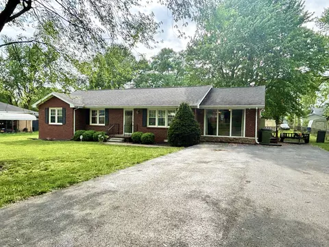417 Wayne Dr, Hopkinsville, KY 42240