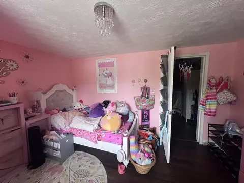 Bedroom - 4656 Kentucky 1304, Hinkle, KY 40953 photo 5 of 6
