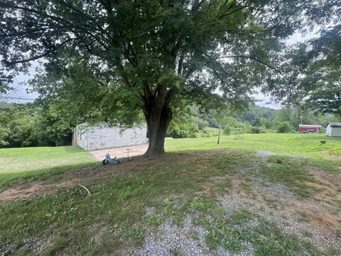 Exterior - 4656 Kentucky 1304, Hinkle, KY 40953 photo 2 of 3